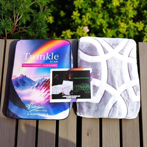 Twinkle Victoria Glowing Fragranced Ultra Soft Blanket – King Size - Image 5